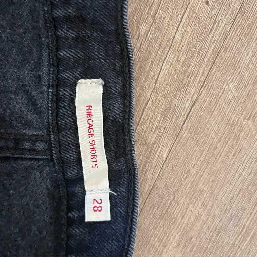 Levi’s high waisted rib cage shorts size 28 - Picture 4 of 4